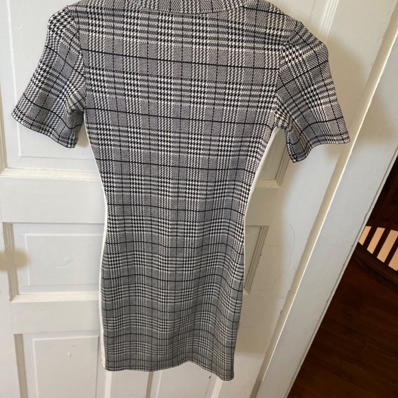 Bodycon Houndstooth Dress - Picture 2 of 3